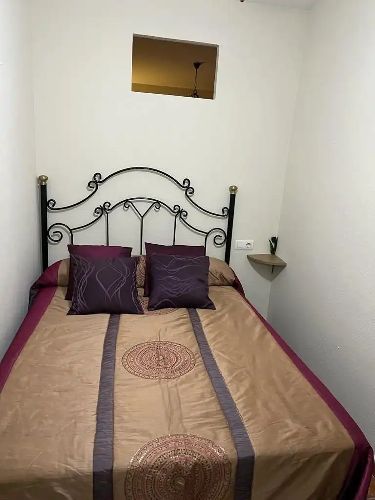 Habitación de Apartamento de alquiler en Algeciras con Aire acondicionado, Jardín privado y Amueblado