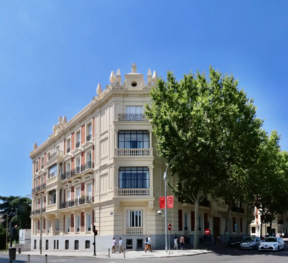 Vista exterior de Àtic en venda en Madrid amb Aire condicionat, Calefacció i Jardí privat
