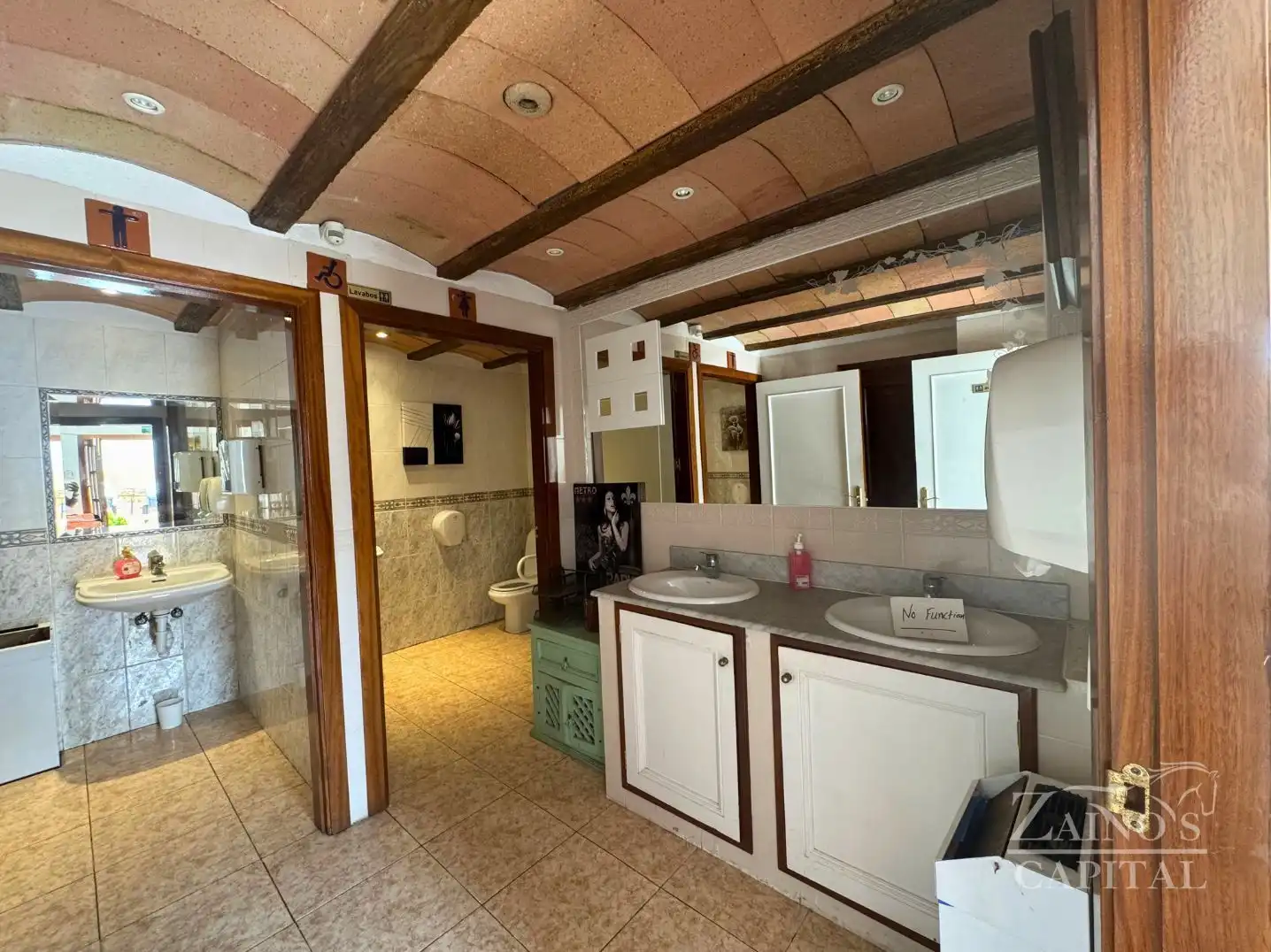 Badezimmer von Geschaftsraum zur Miete in  Palma de Mallorca mit Klimaanlage und Möbliert