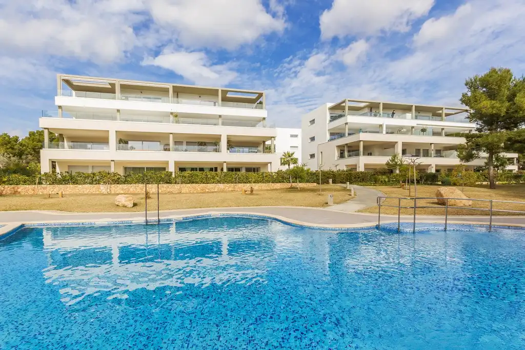 Piscina de Apartament en venda en Calvià amb Aire condicionat, Calefacció i Jardí privat