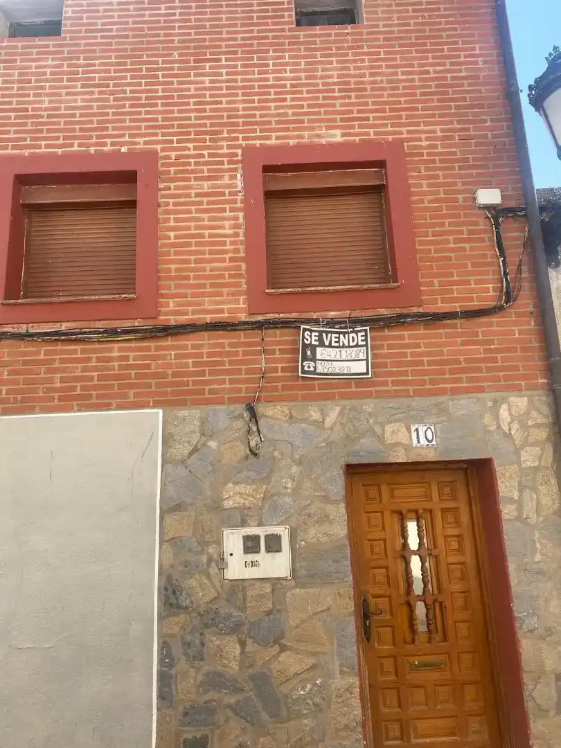 Vista exterior de Casa adosada en venda en Cárdenas