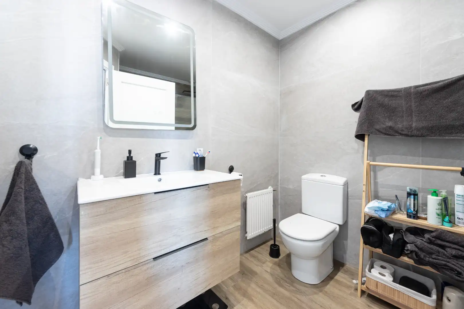 Baño de Piso en venta en Bilbao  con Calefacción, Trastero y Amueblado