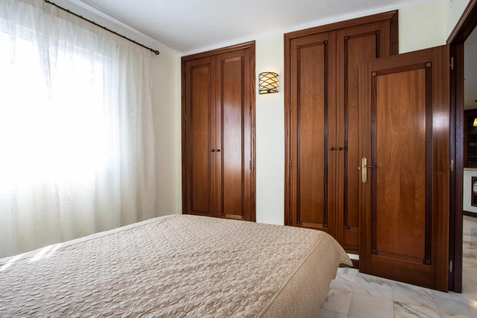 Dormitori de Apartament en venda en Torrevieja amb Jardí privat, Terrassa i Balcó