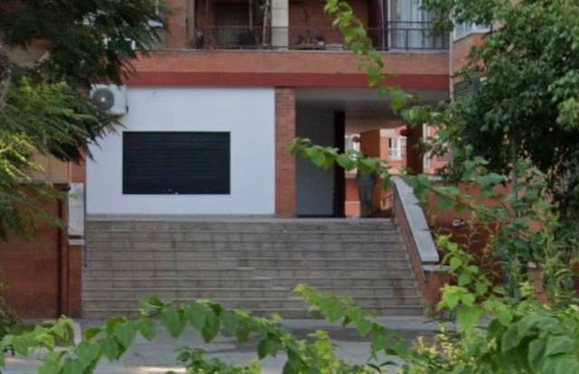 Local comercial en Venta en Calle Cueva de la Pileta en Urbadiez - Entrepuentes