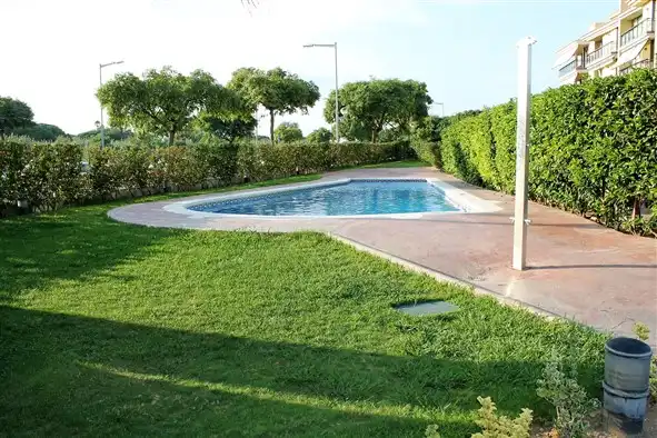 Schwimmbecken von Dachboden zur Miete in Cambrils mit Klimaanlage, Terrasse und Möbliert