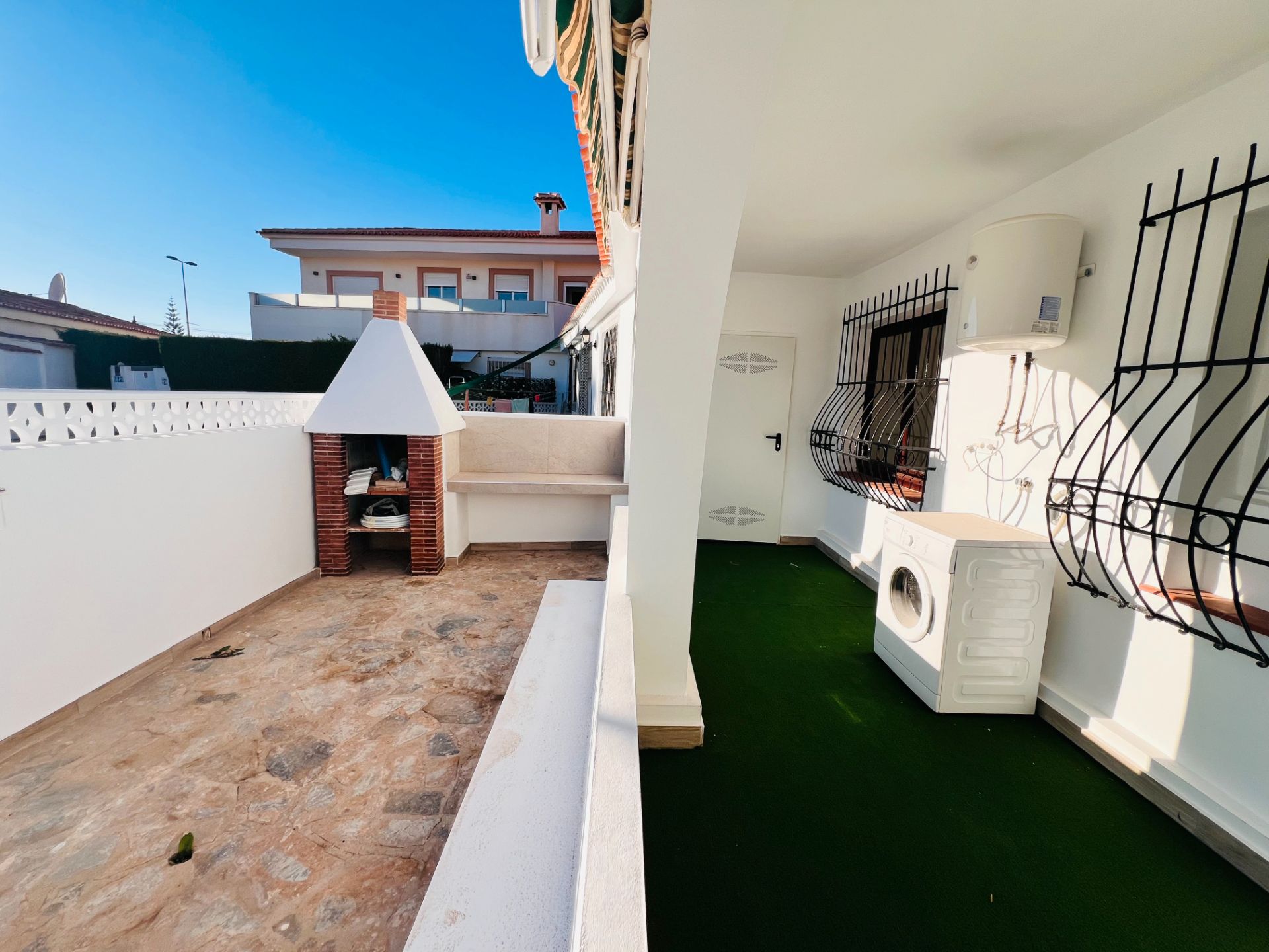 Garden of House or chalet for sale in Torrevieja  with Air Conditioner, Terrace and Oven