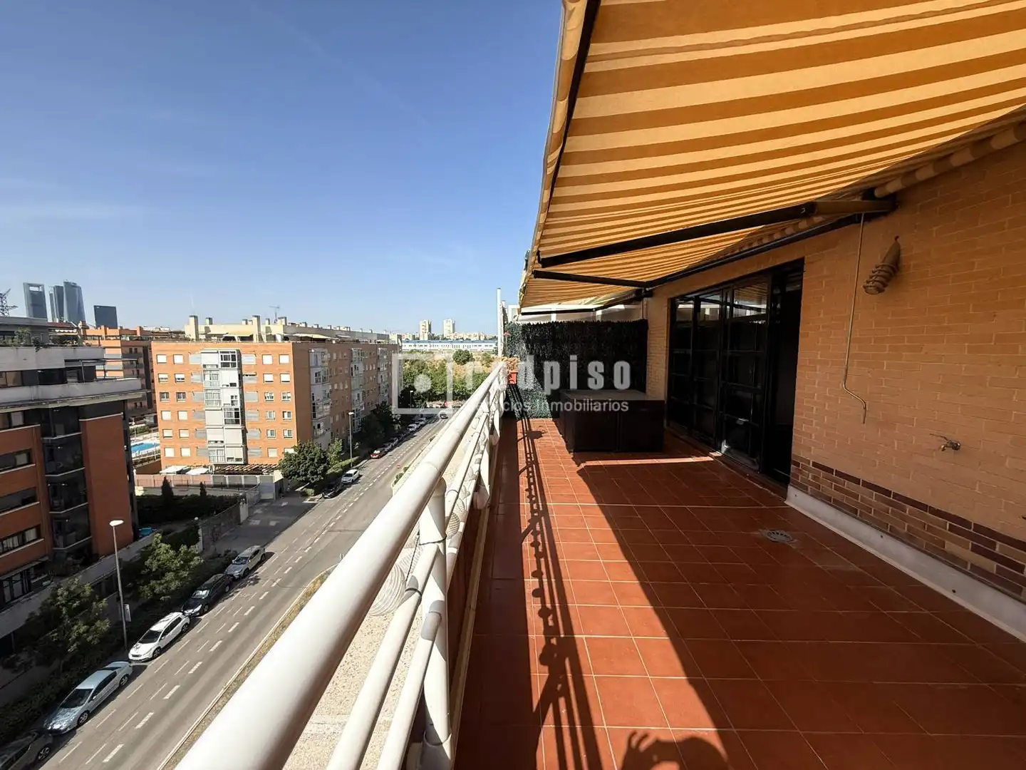 Terraza de Ático de alquiler en Madrid con Aire acondicionado, Calefacción y Jardín privado