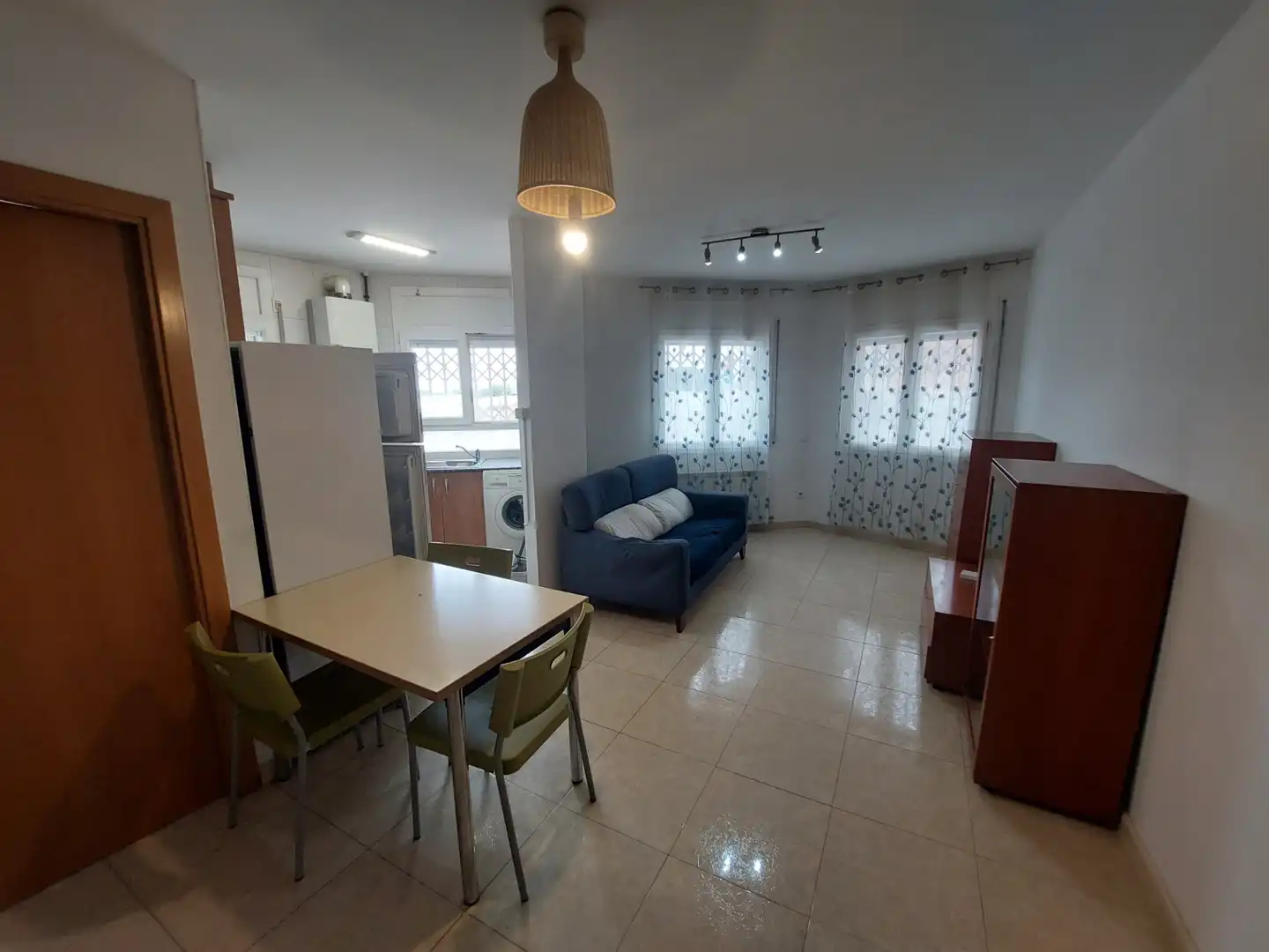 Sala de estar de Apartamento en venta en Tàrrega con Calefacción, Trastero y Amueblado