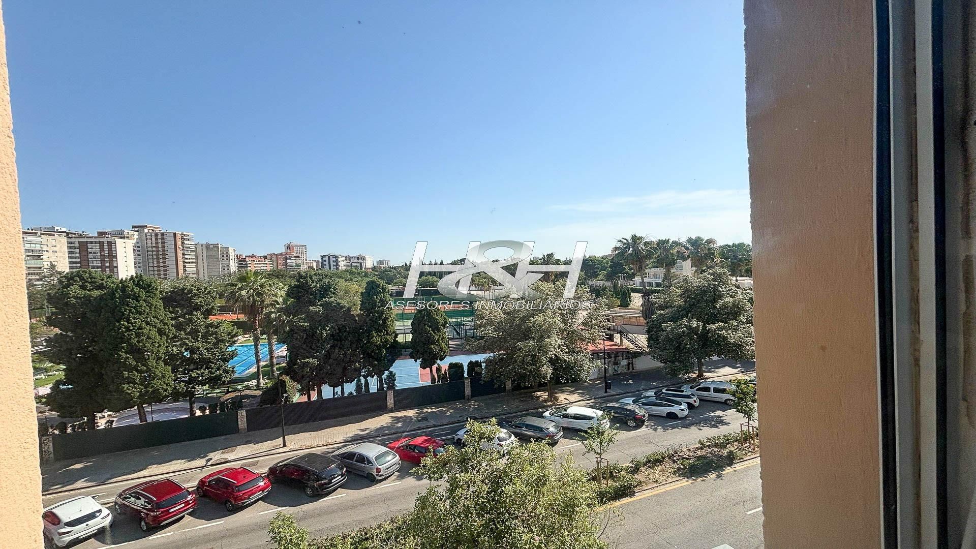 Vista exterior de Pis en venda en  Valencia Capital amb Aire condicionat