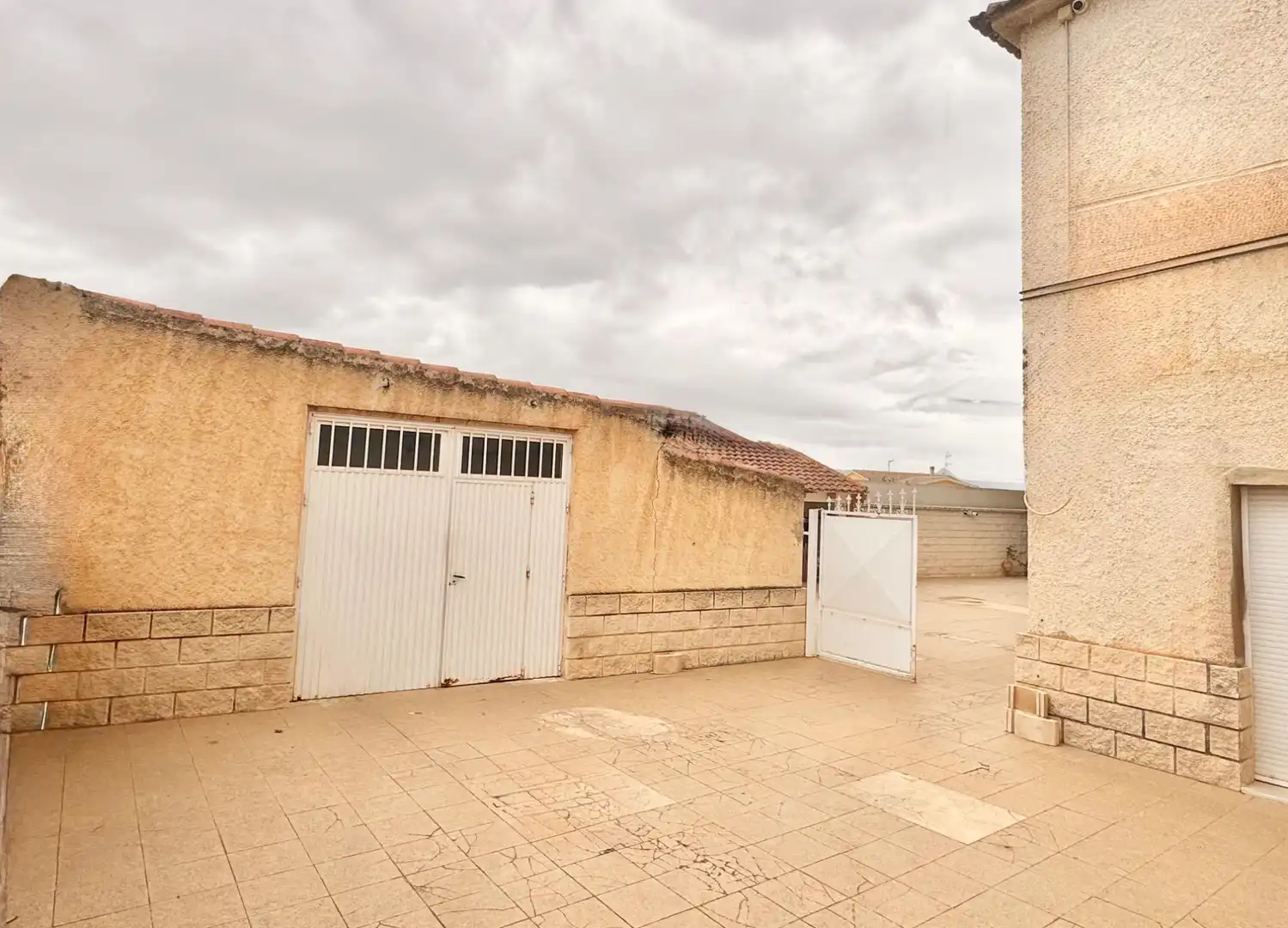 Vista exterior de Casa o xalet en venda en Orihuela amb Aire condicionat, Calefacció i Jardí privat
