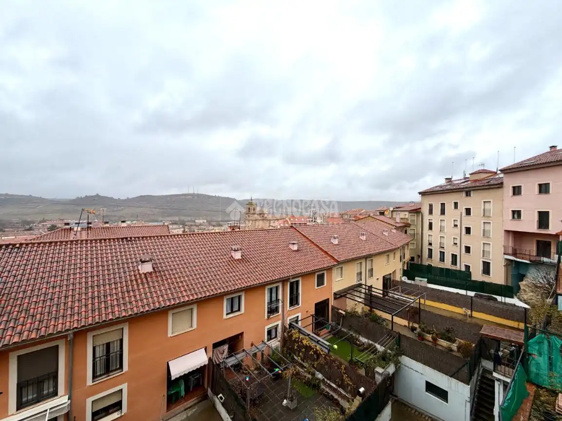 Vista exterior de Casa adosada en venda en Sigüenza amb Aire condicionat i Calefacció