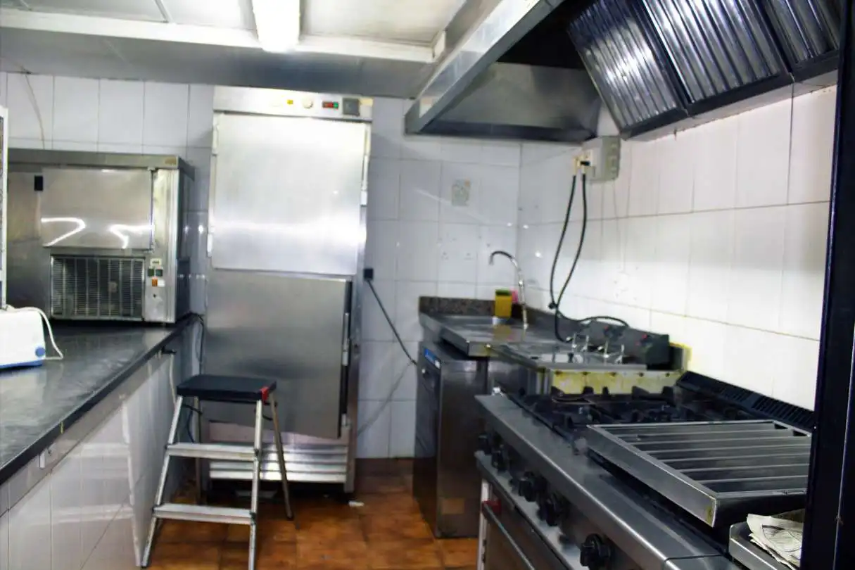 Cuina de Local de lloguer en Oviedo 