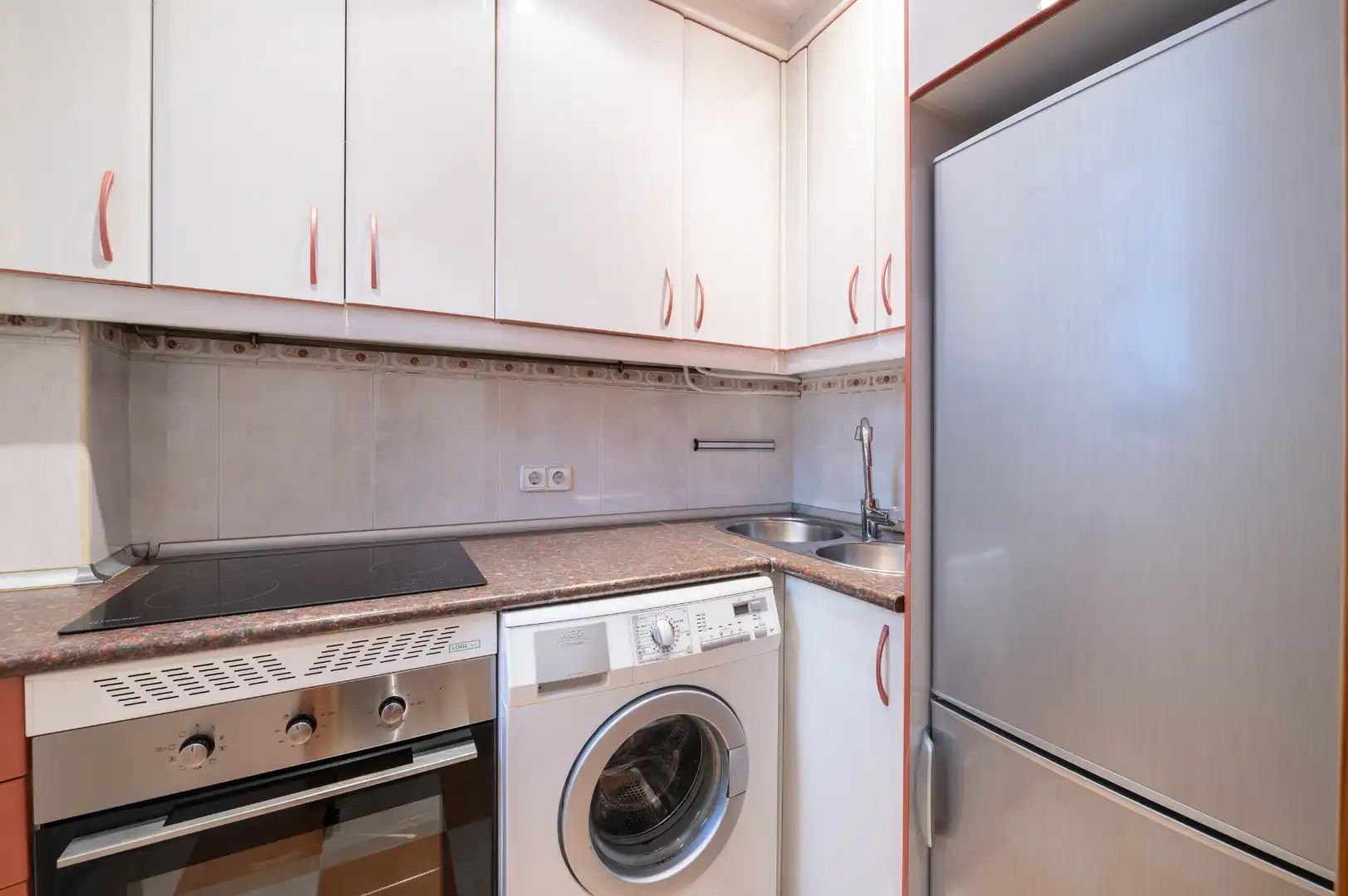 Kitchen of Flat for rent in Madrid  with Air Conditioner, Heating and Parquet flooring