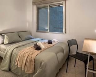 Bedroom of Flat to share in  Barcelona Capital  with Washing machine