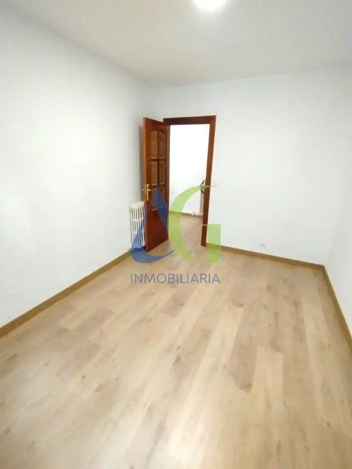 Piso en venta en León Capital  con Calefacción, Parquet y Terraza