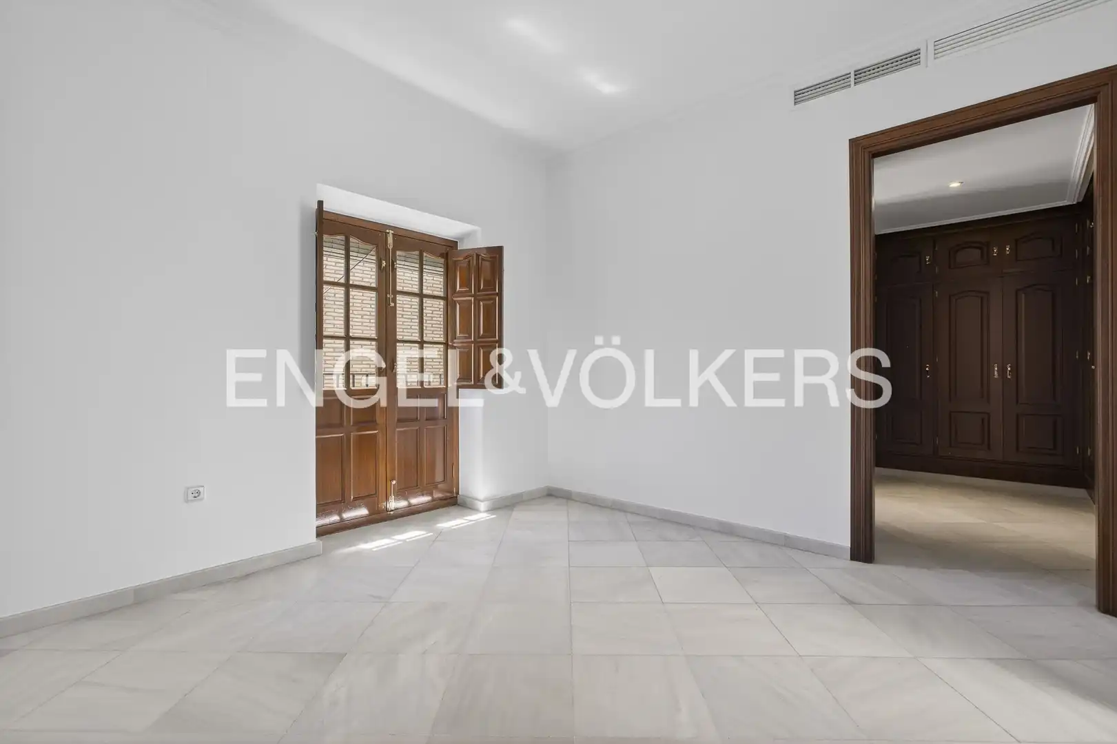 Houses for sale in Osuna  with Air Conditioner and Heating
