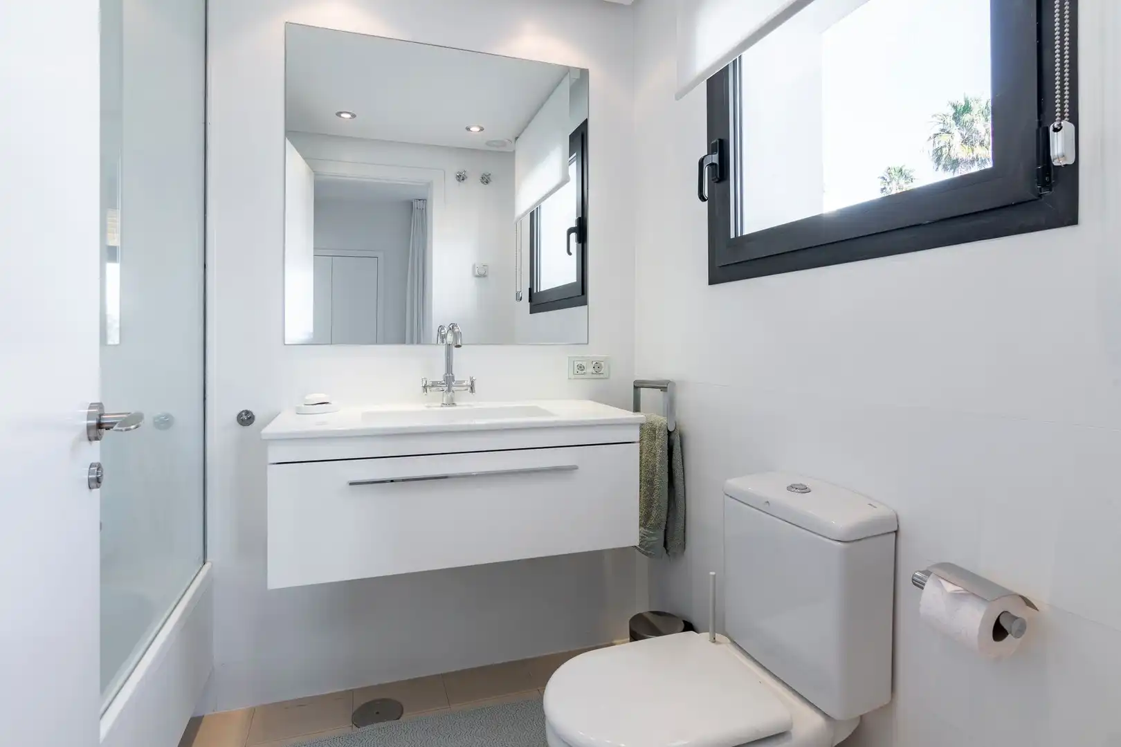 Bany de Casa o xalet de lloguer en Estepona amb Aire condicionat, Jardí privat i Terrassa