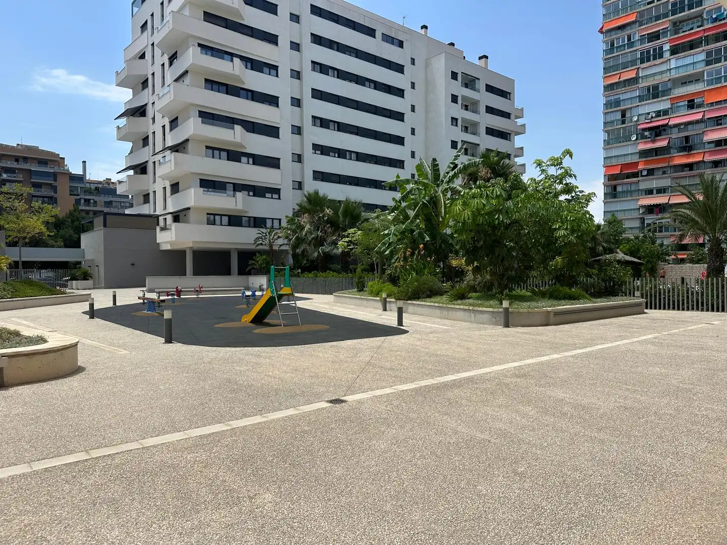 Parking de Apartamento de alquiler en Alicante / Alacant con Aire acondicionado, Amueblado y Horno