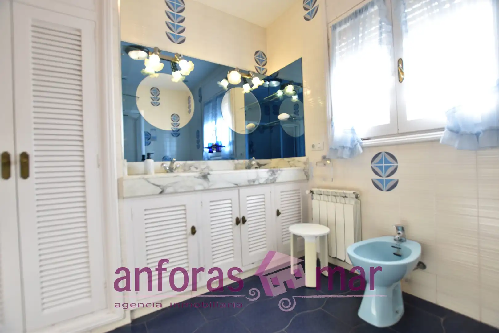 Baño de Piso en venta en Torredembarra con Calefacción, Terraza y Amueblado