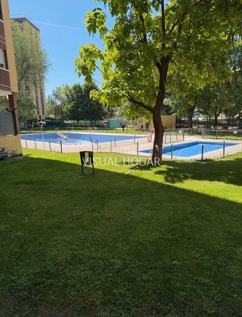 Piscina de Piso en venta en Móstoles con Calefacción, Terraza y Piscina comunitaria
