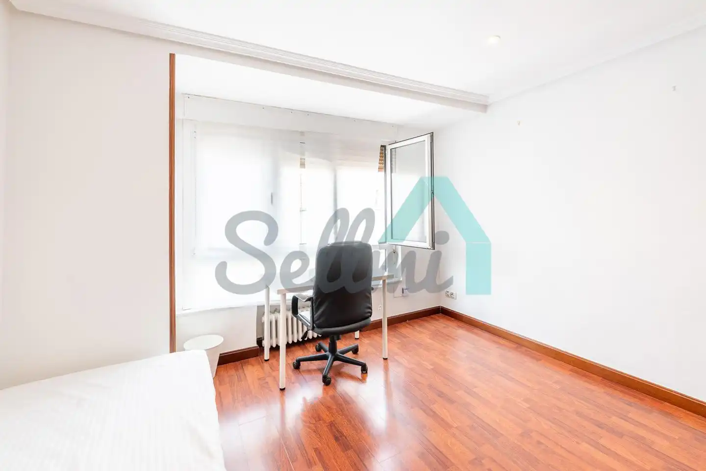 Habitación de Piso en venta en Oviedo  con Calefacción