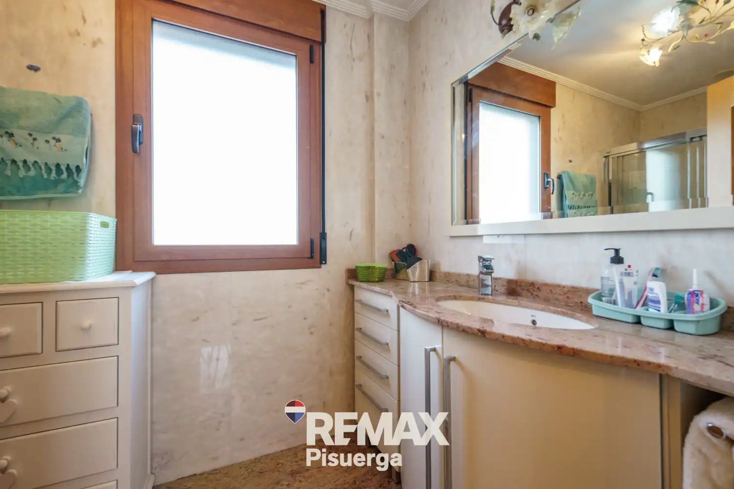 Baño de Casa o chalet en venta en Laguna de Duero con Aire acondicionado, Calefacción y Jardín privado