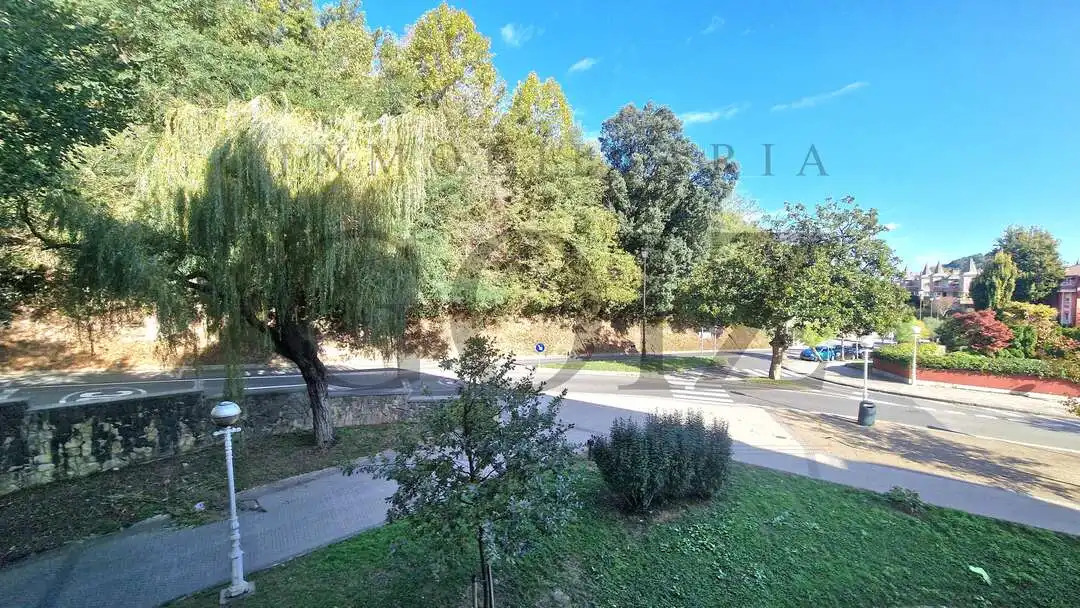 Jardín de Piso en venta en Donostia - San Sebastián  con Calefacción y Balcón
