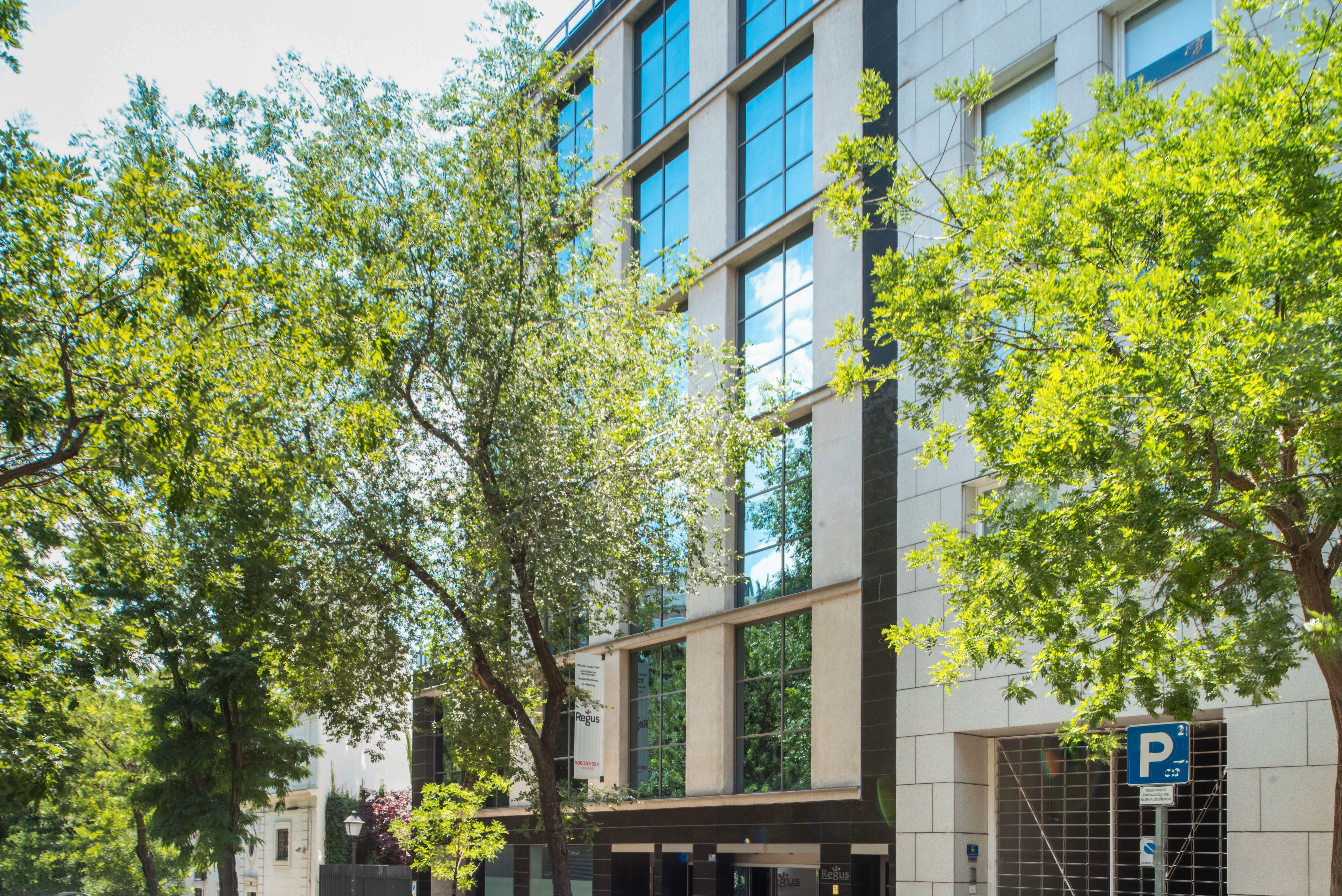 Vista exterior de Oficina de alquiler en  Madrid Capital con Aire acondicionado, Calefacción y Amueblado