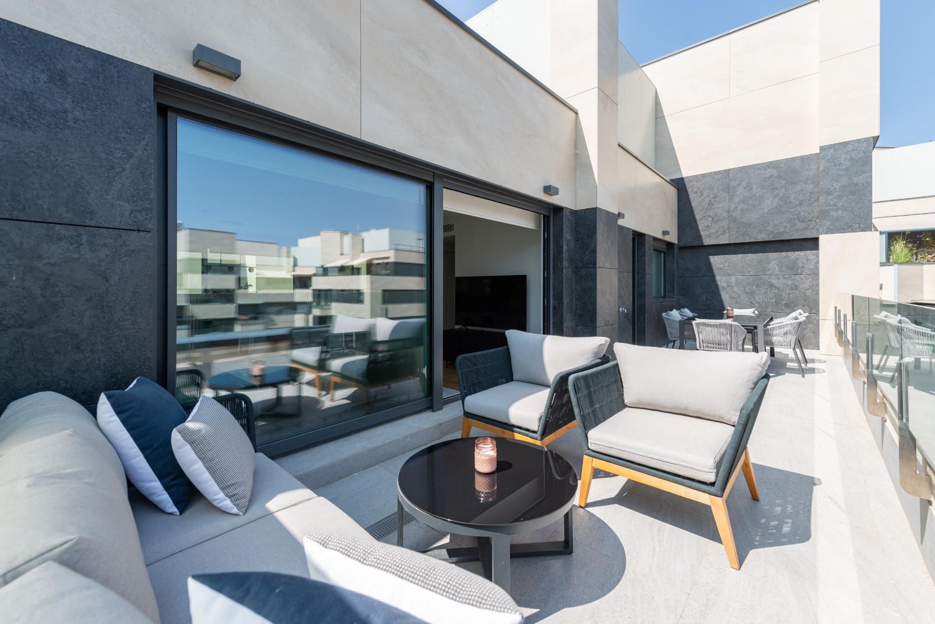 Terrassa de Àtic de lloguer en  Madrid Capital amb Aire condicionat, Calefacció i Jardí privat