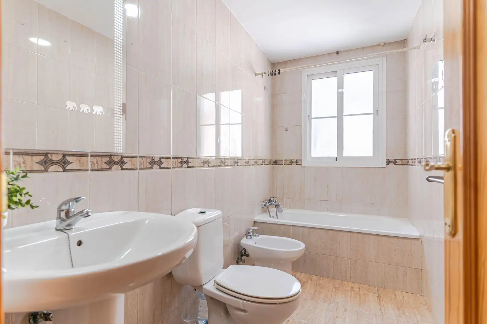 Bany de Apartament en venda en Churriana de la Vega amb Jardí privat i Piscina comunitària