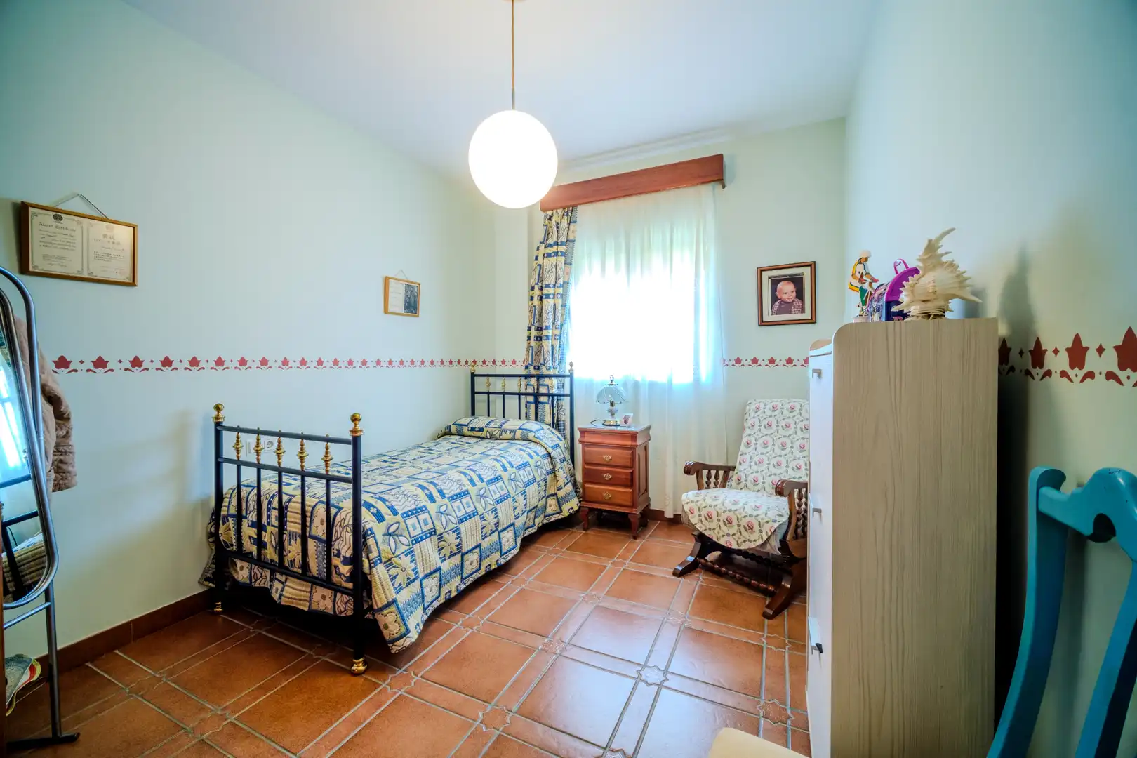 Dormitori de Casa o xalet en venda en Montequinto amb Jardí privat, Terrassa i Moblat