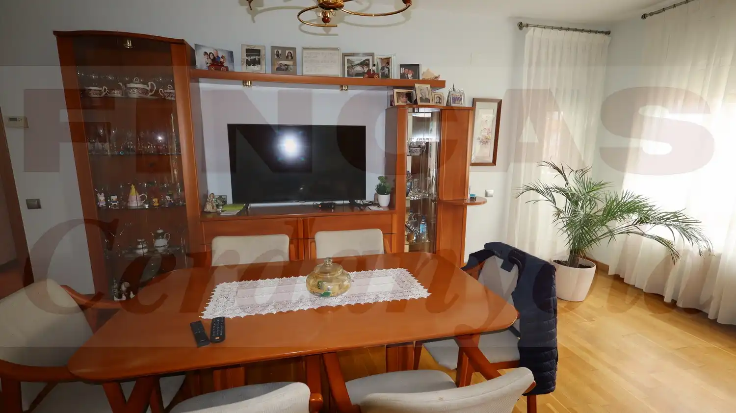 Sala de estar de Piso en venta en Cerdanyola del Vallès con Calefacción, Parquet y Balcón