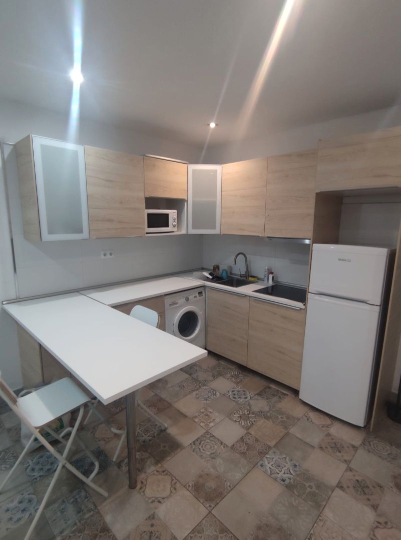 Cuina de Pis de lloguer en  Santa Cruz de Tenerife Capital amb Moblat, Forn i Rentadora