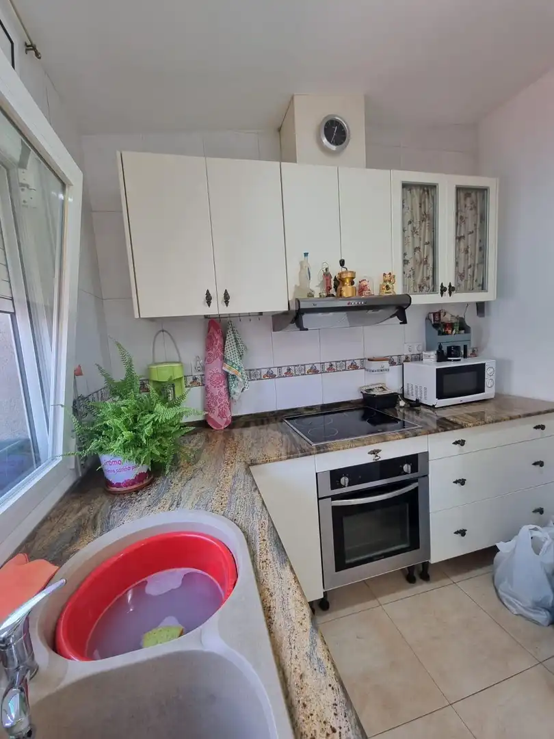 Cocina de Casa adosada en venta en Castellar del Vallès con Calefacción, Jardín privado y Terraza