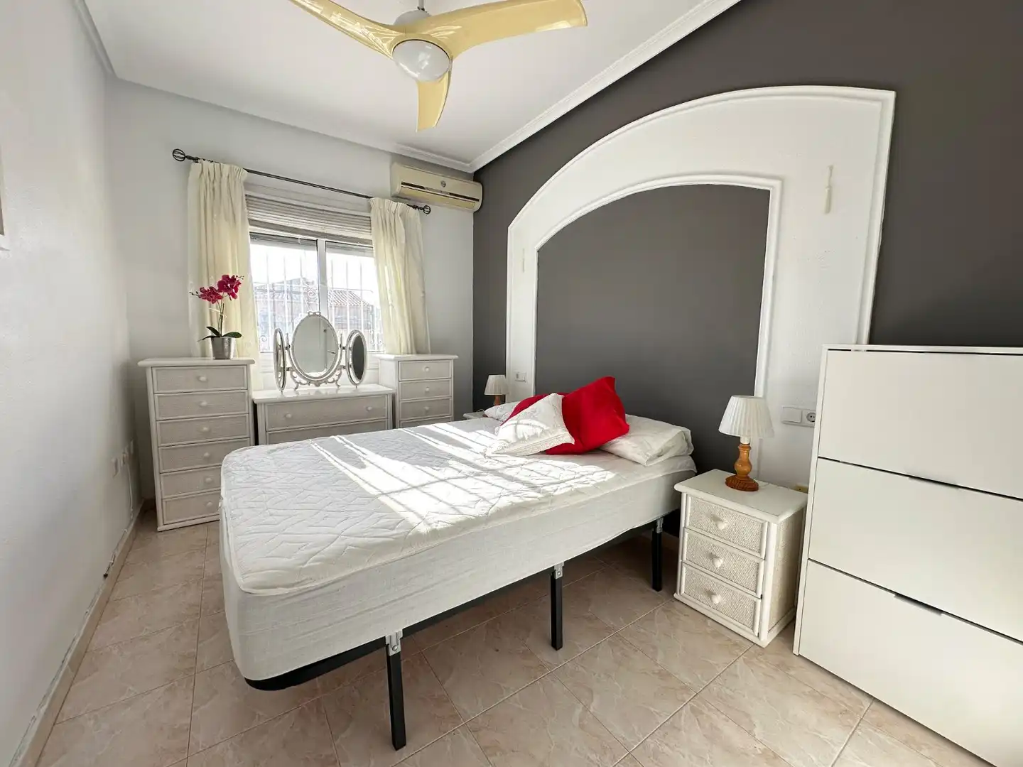 Habitación de Casa o chalet en venta en Orihuela con Aire acondicionado, Trastero y Piscina