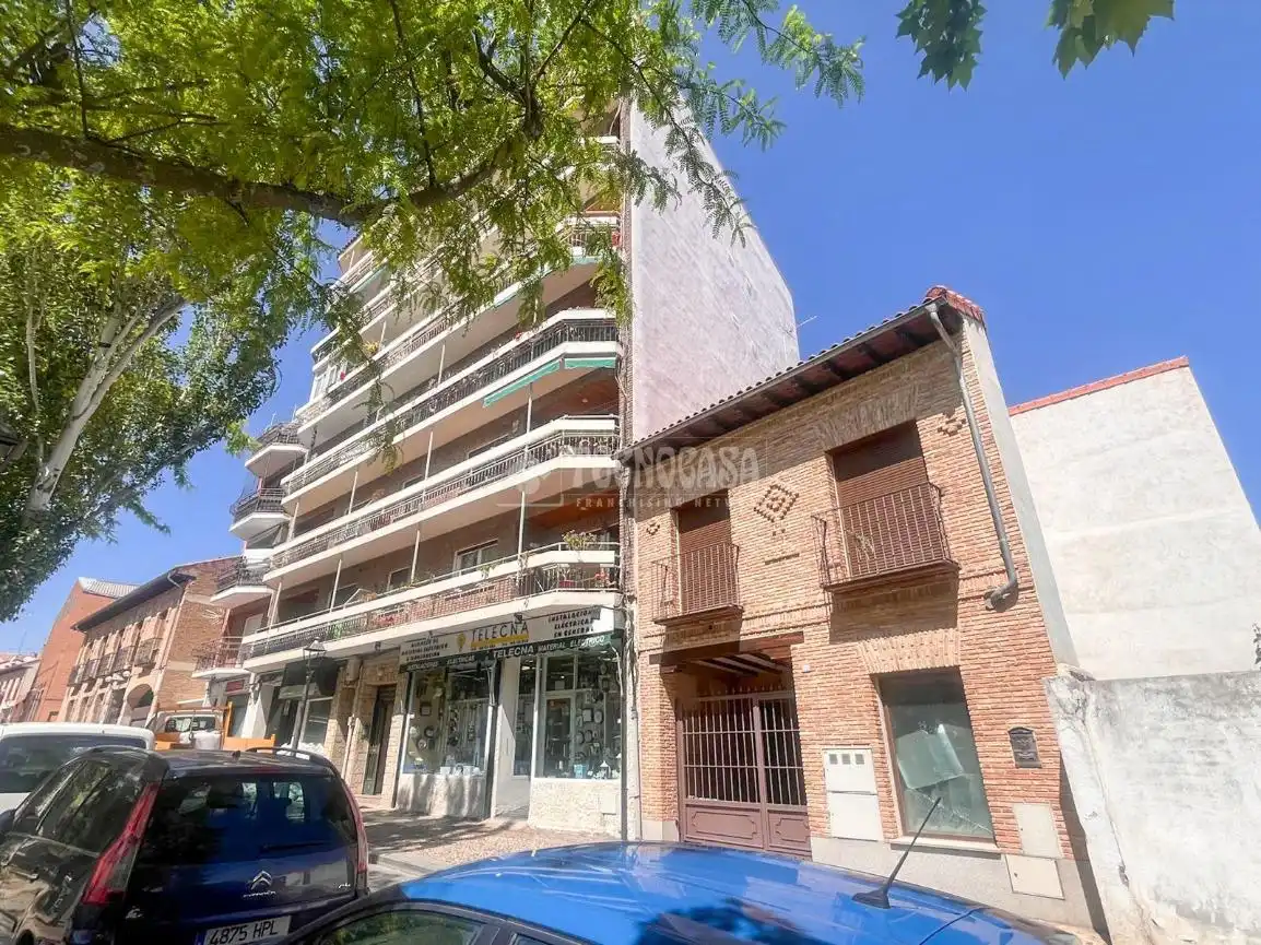 Vista exterior de Piso en venta en Navalcarnero con Calefacción, Parquet y Terraza