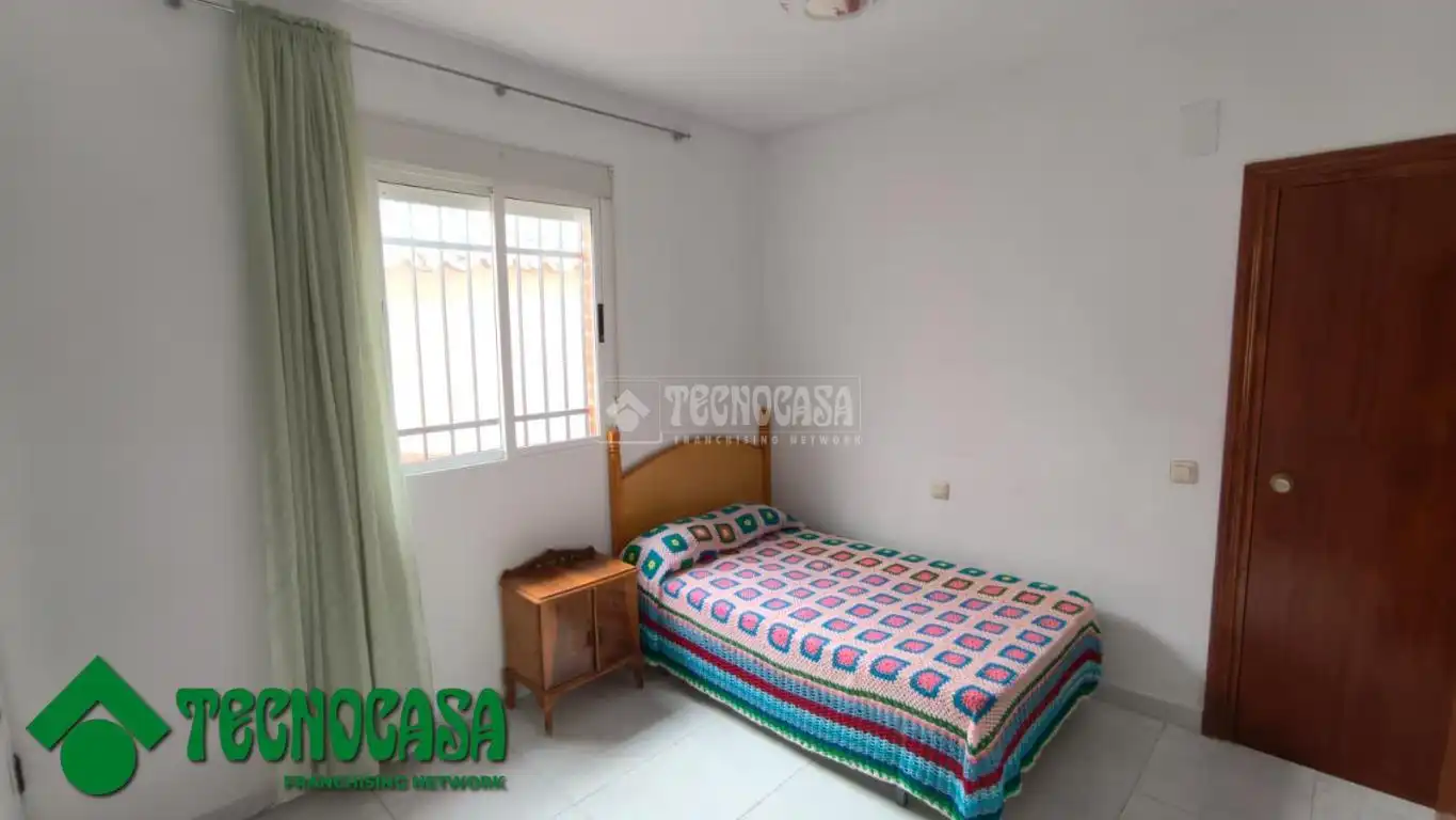 Schlafzimmer von Einfamilien-Reihenhaus zum Verkauf in La Puebla de Montalbán mit Heizung, Privatgarten und Terrasse