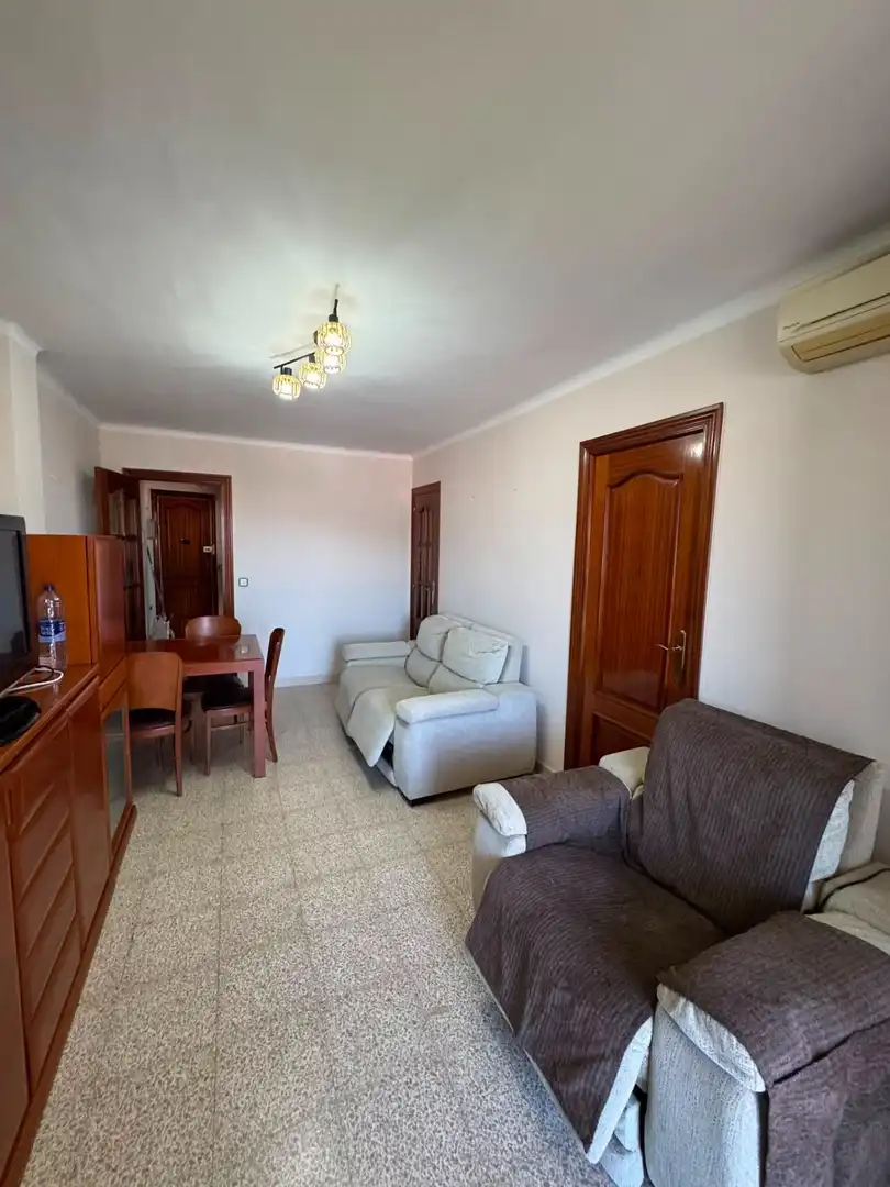 Sala de estar de Piso en venta en Cornellà de Llobregat con Aire acondicionado, Calefacción y Balcón