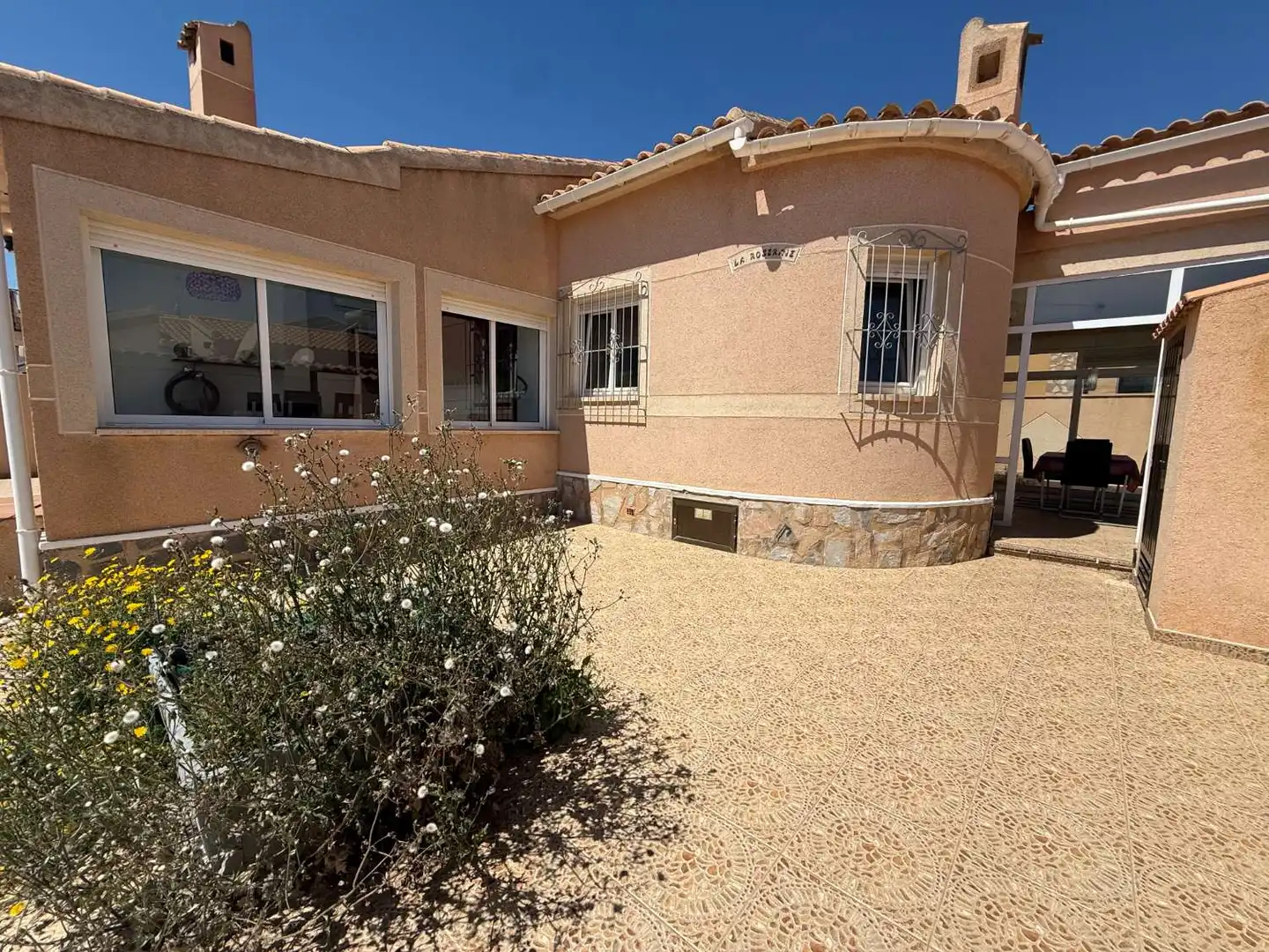 Vista exterior de Casa o xalet en venda en Orihuela amb Aire condicionat, Calefacció i Moblat