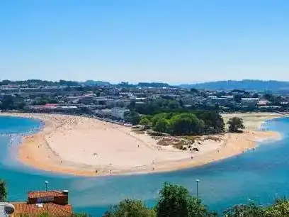 Vista exterior de Pis en venda en A Coruña Capital  amb Jardí privat, Parquet i Piscina
