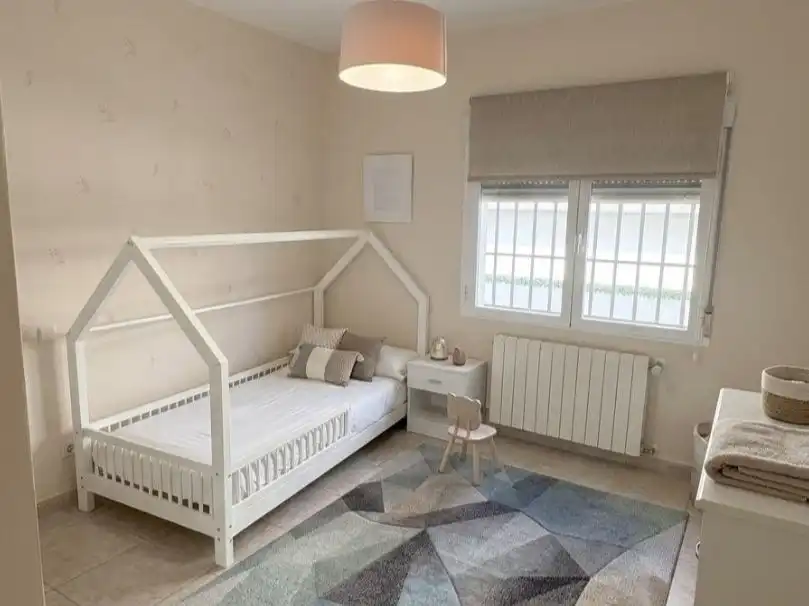 Bedroom of Houses for sale in Sevilla la Nueva  with Air Conditioner, Heating and Private garden