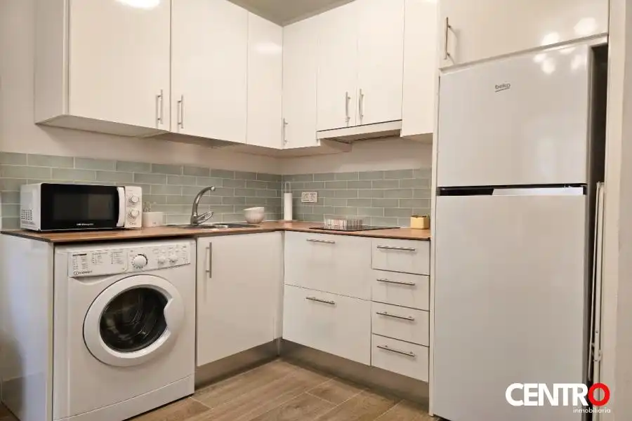 Cuina de Apartament de lloguer en Granada amb Aire condicionat