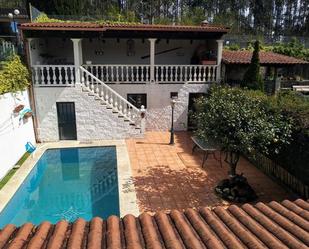 Piscina de Casa adosada en venda en Vigo  amb Calefacció, Jardí privat i Terrassa