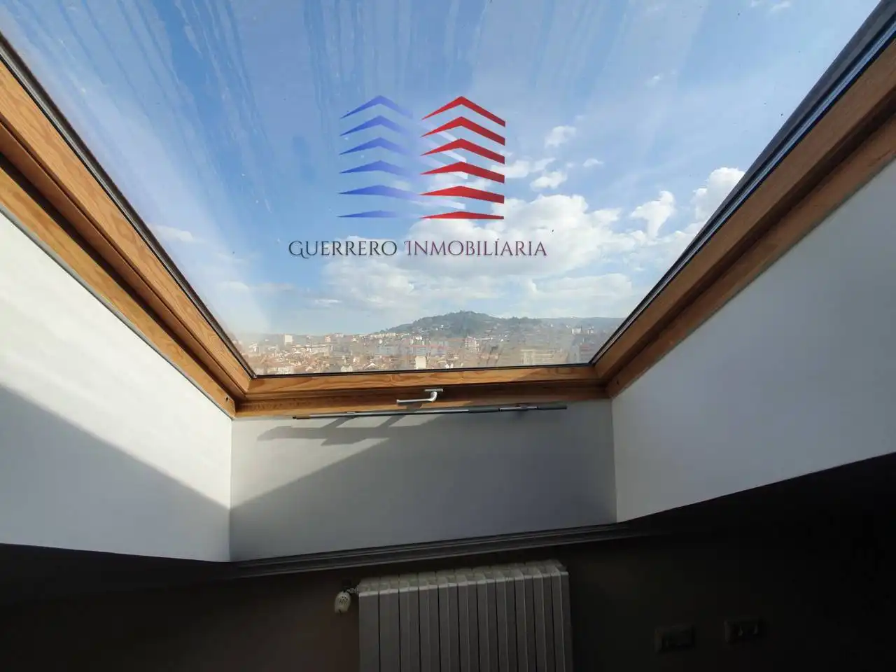 Außenansicht von Wohnung zur Miete in Ourense Capital  mit Heizung, Parkett und Terrasse