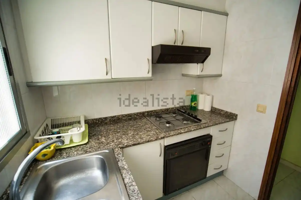 Küche von Wohnung zur Miete in Valencia mit Abstellraum, Möbliert und Ofen