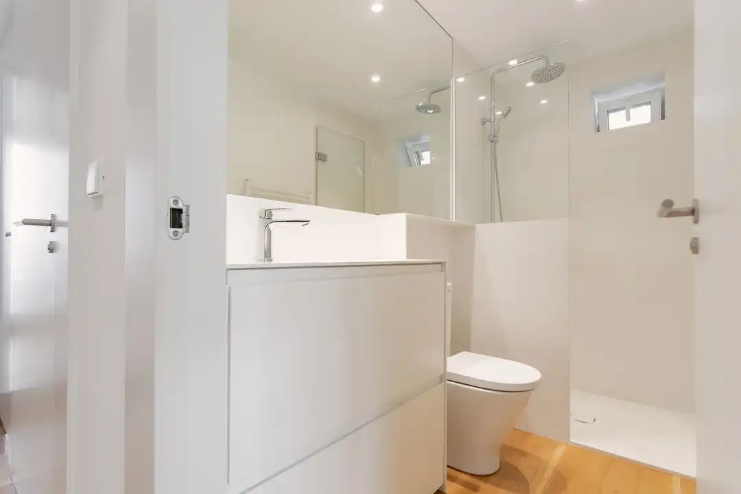 Baño de Ático en venta en  Pamplona / Iruña con Calefacción, Terraza y Alarma