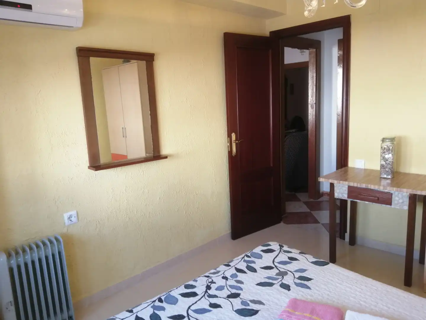 Habitación de Piso de alquiler en Cádiz con Aire acondicionado, Terraza y Amueblado
