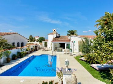Casa amb piscina en venda a Carrer Cap Ras