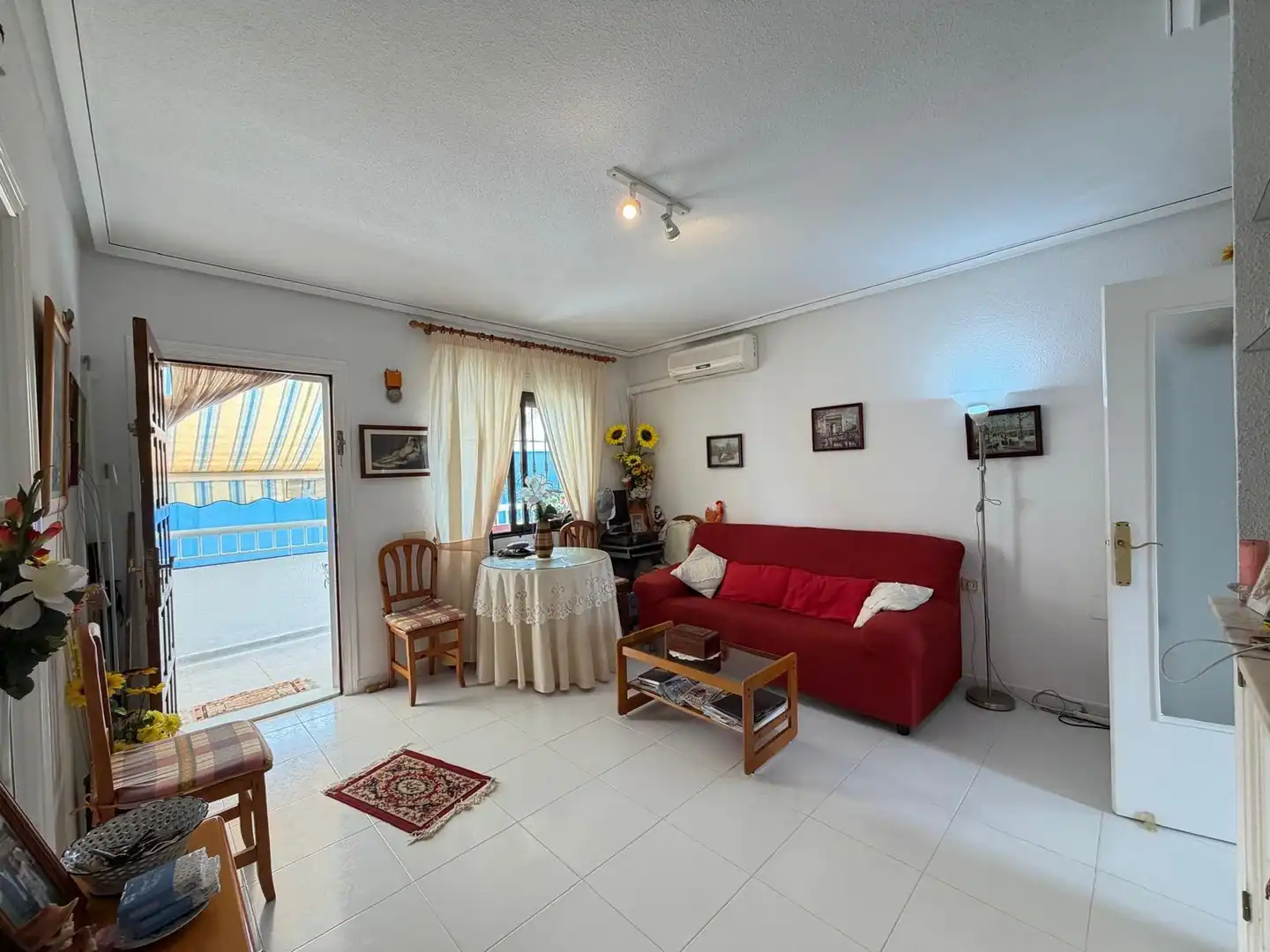 Sala d'estar de Casa o xalet en venda en Torrevieja amb Aire condicionat, Calefacció i Traster