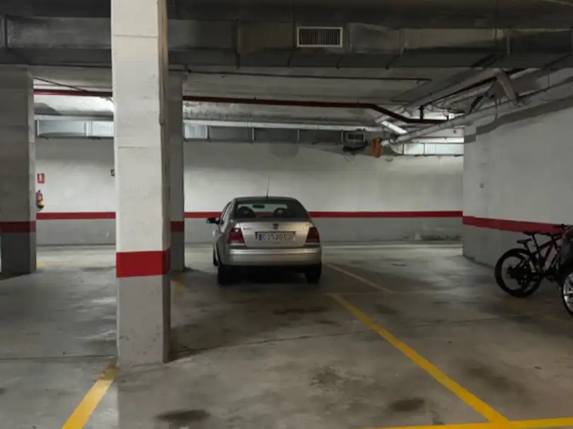 Parkplatz von Garage zur Miete in A Coruña Capital 